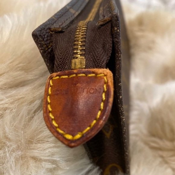 Louis Vuitton Toiletry 17 Pouch - Picture 2 of 7